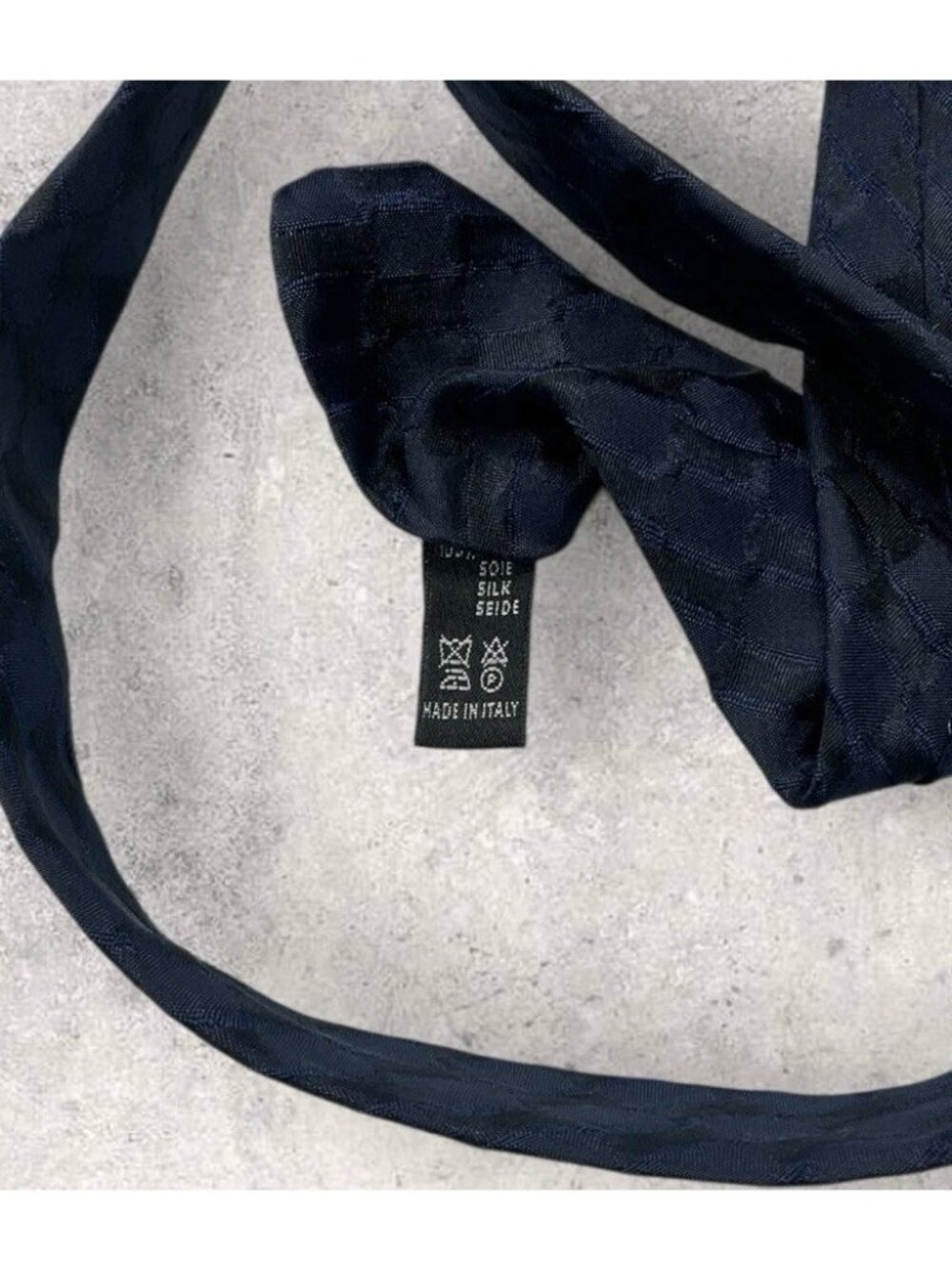 KARL LAGERFELD Silk Tie ITALY Navy Geometric W:4" EUC - Picture 3 of 5